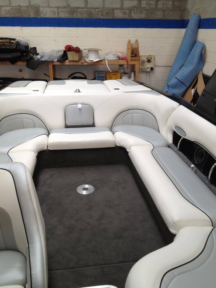 Malibu Wakesetter – Recover full upholstery and replace carpets-4